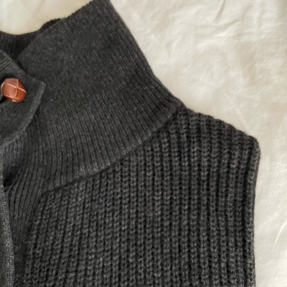 DEMYLEE Wool Cashmere Sweater Vest Cardigan with Leather Buttons - Picture 6 of 12